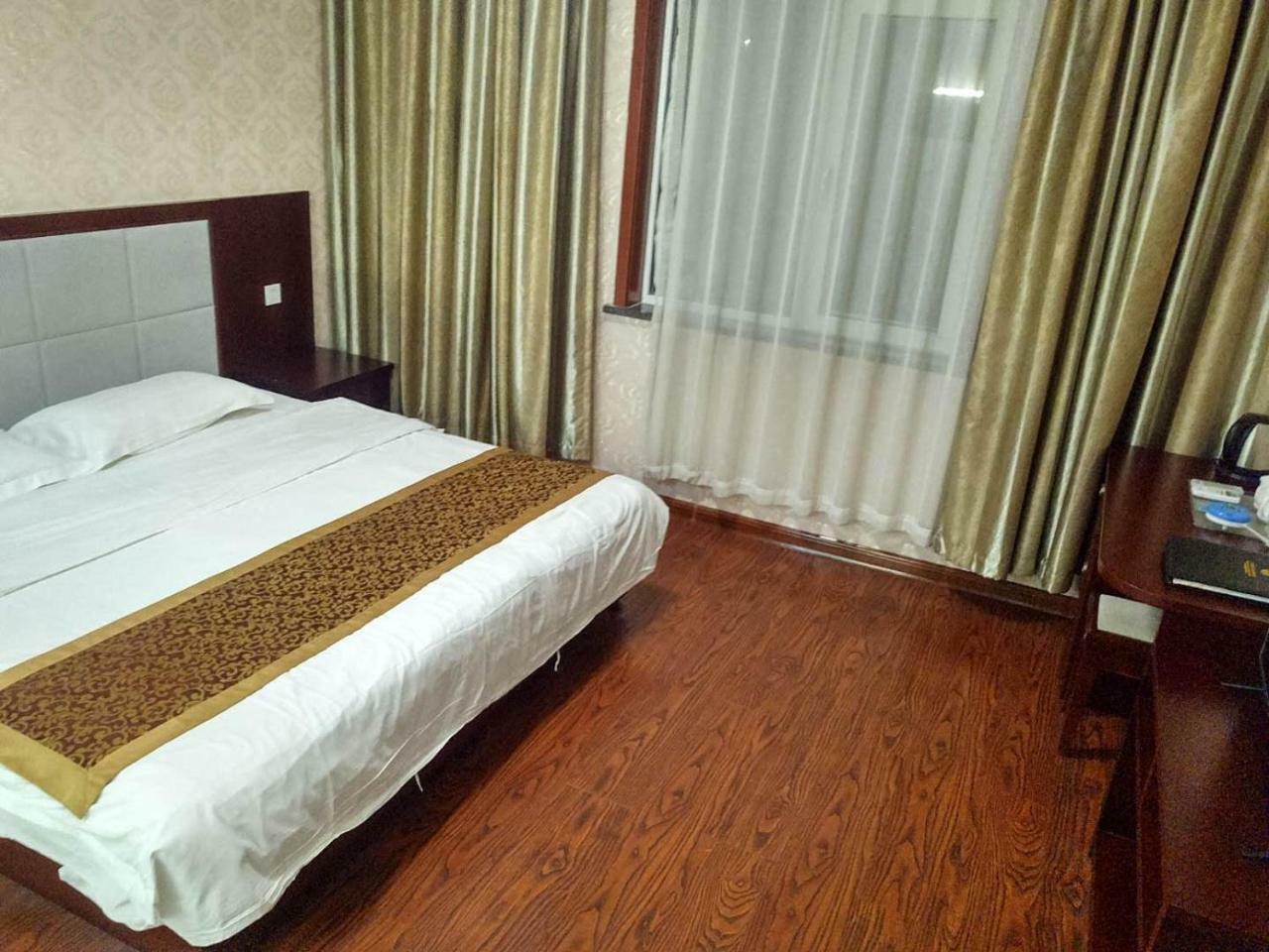Beijing Gongmei Blue Peacock Business Hotel Bagian luar foto