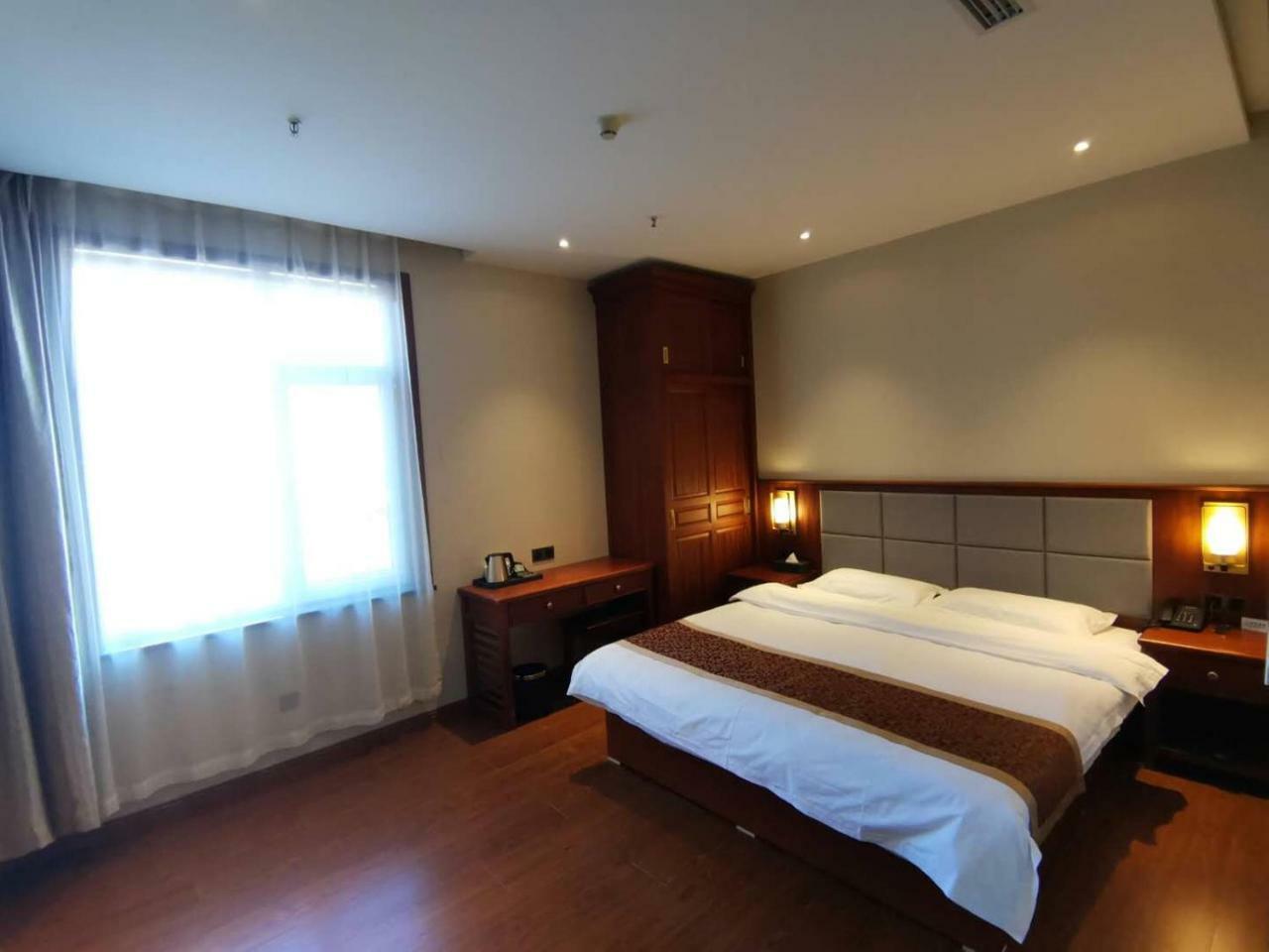 Beijing Gongmei Blue Peacock Business Hotel Bagian luar foto