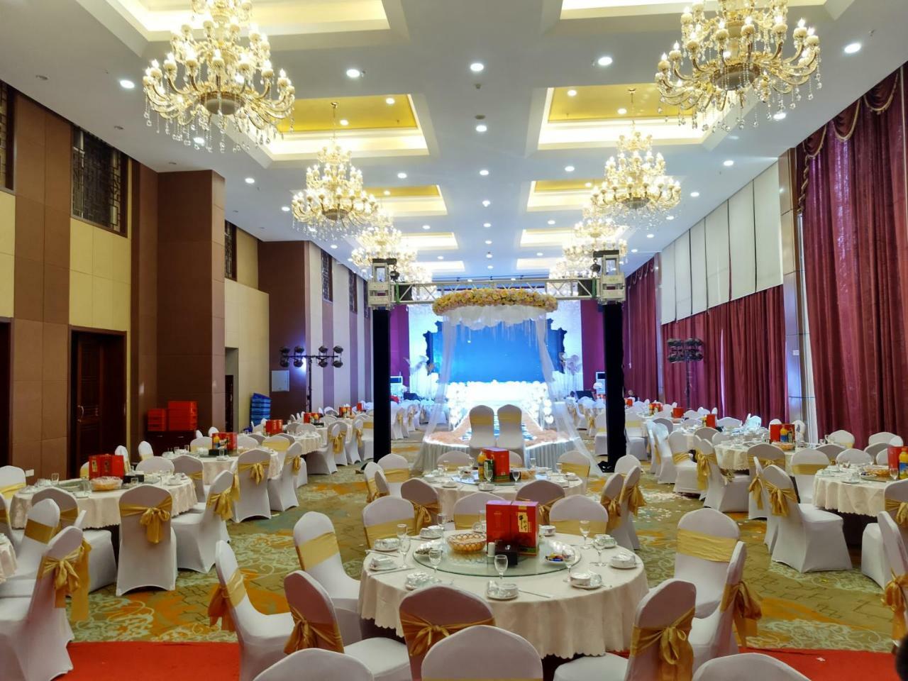 Beijing Gongmei Blue Peacock Business Hotel Bagian luar foto