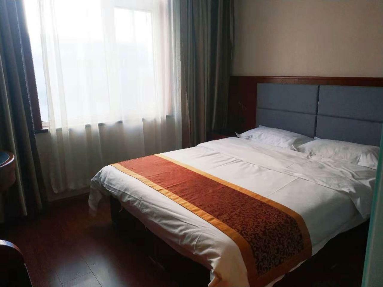 Beijing Gongmei Blue Peacock Business Hotel Bagian luar foto